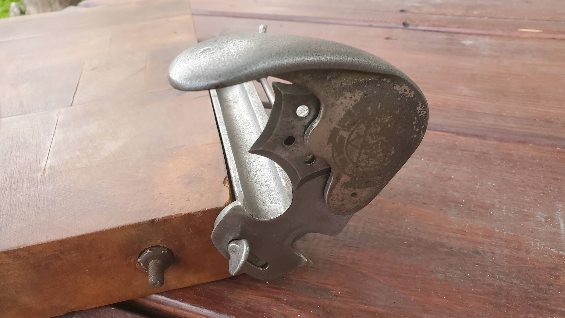 tuck cutter