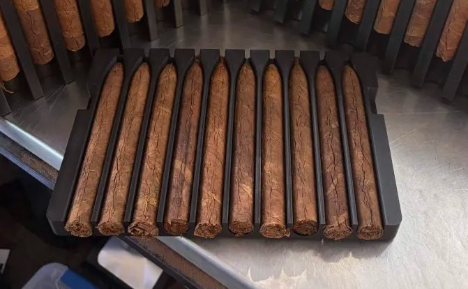 48 Torpedo cigar mold in use